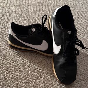 Nike Black and White Men's Shoes